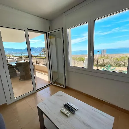 Roses Beach شقة *