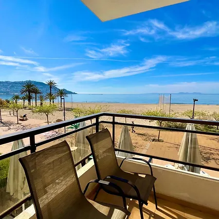 Roses Beach شقة روساس