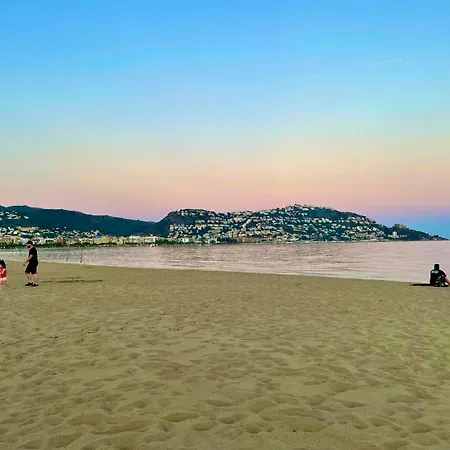 شقة Roses Beach *